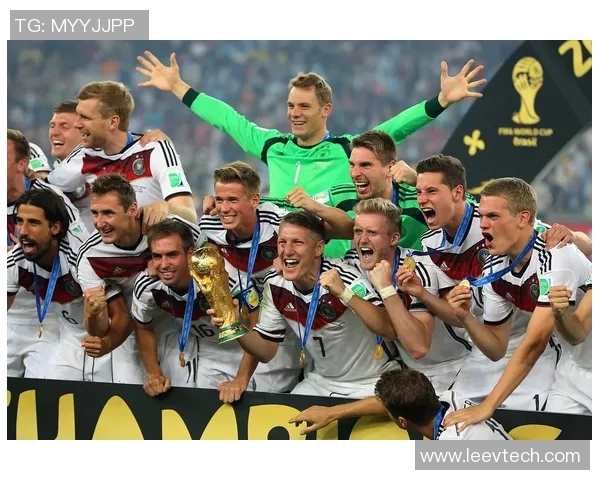 足球场上梦想起航，球星歌声激昂奋进