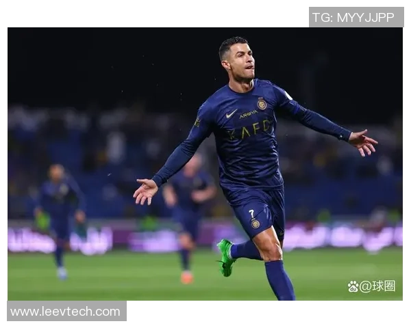 足球明星传奇：真实再现球场英雄风采的艺术画作解析