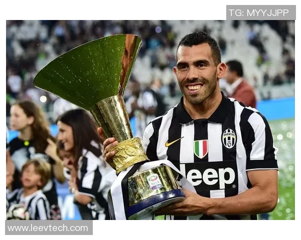 足球球星标配造型揭秘 从发型到服饰展现个性魅力